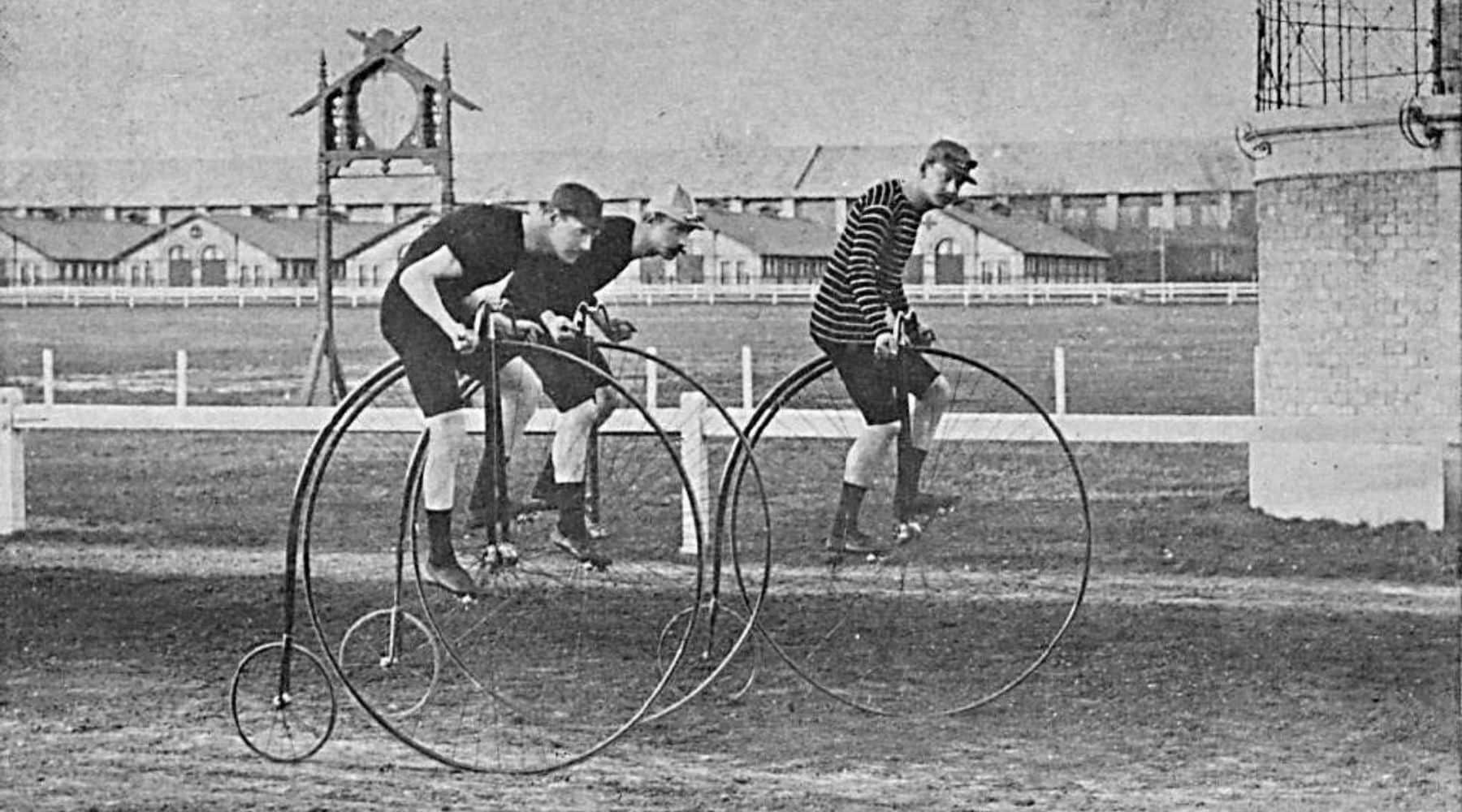 Régi fotó furcsa közlekedési eszközökkel – a múlt különös találmányai